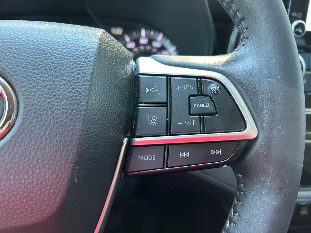 Thumbnail: 2023 Toyota Highlander - 18