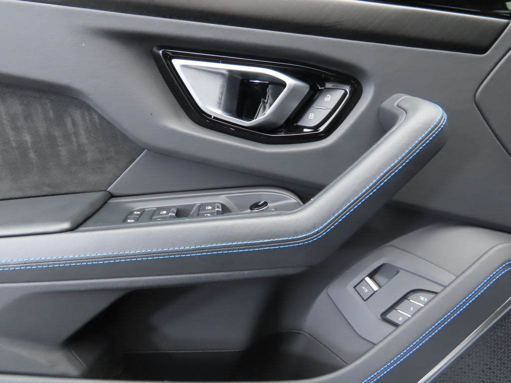 Thumbnail: 2023 Lamborghini Urus - 22