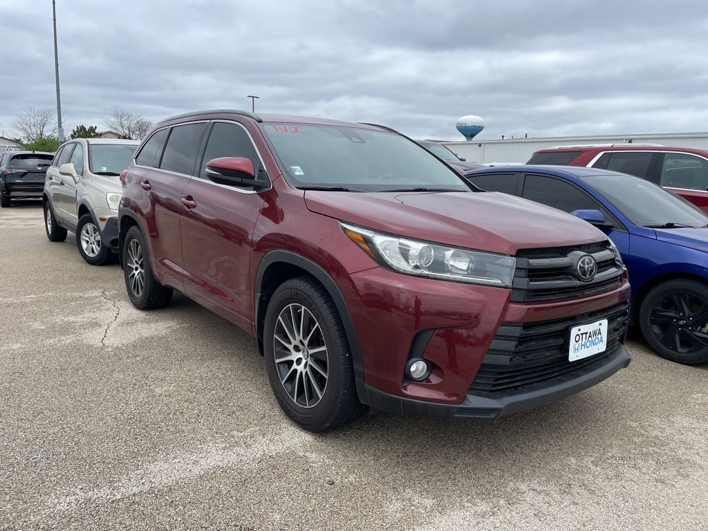 Salsa Red Pearl 2018 Toyota Highlander SE AWD SUV / Crossover All-Wheel Drive 8-Speed Automatic