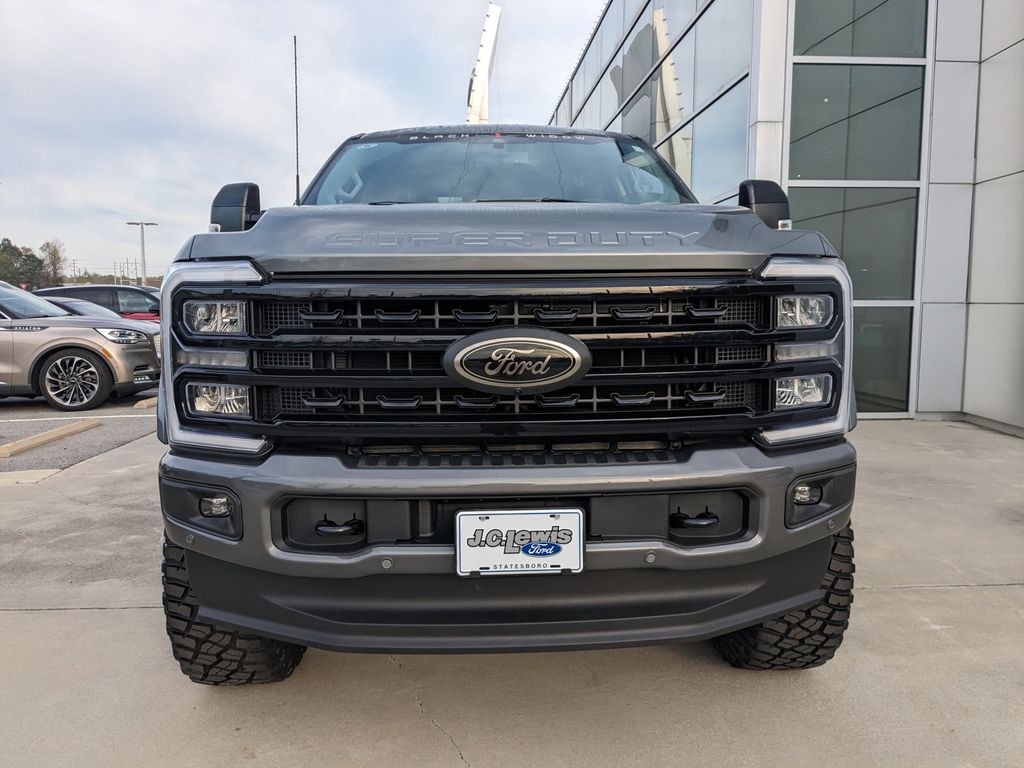 2024 Ford F-250 Super Duty Black Widow