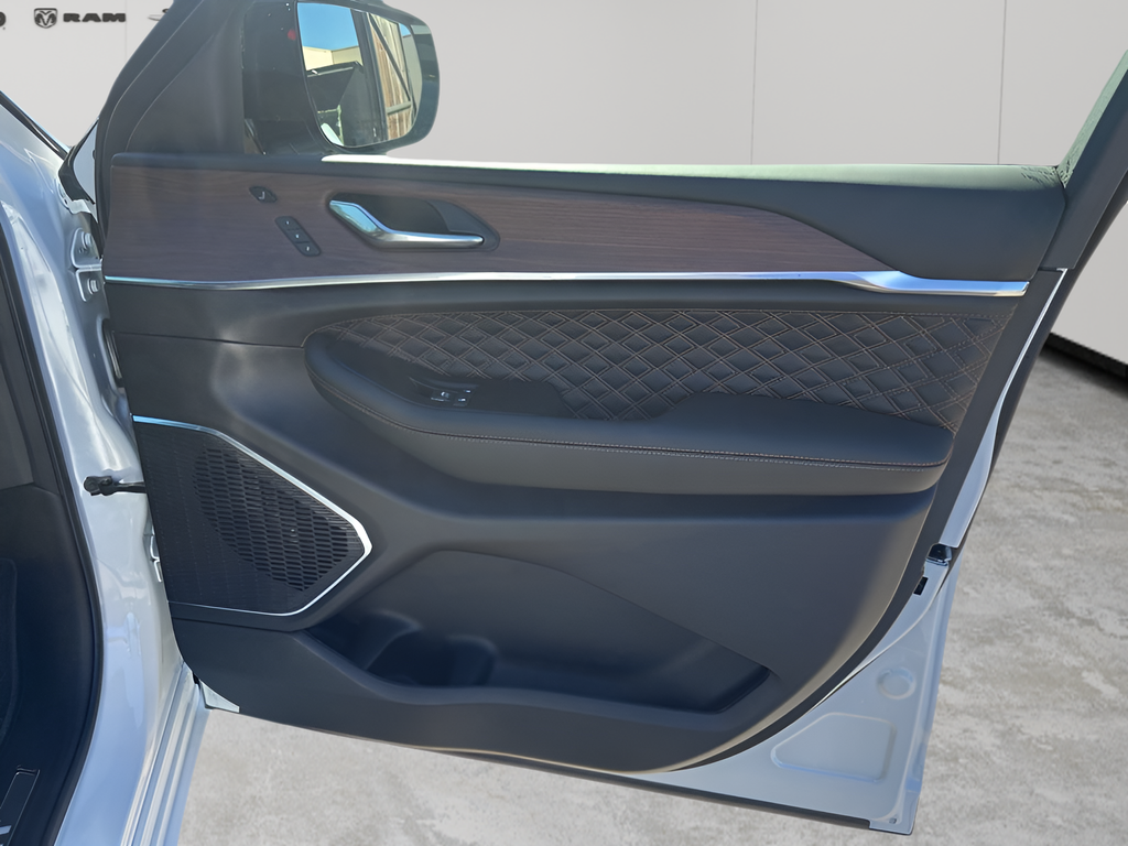 New Car 2025 Jeep Grand Cherokee L  Summit For Sale Under $70,000 In Austin, Texas