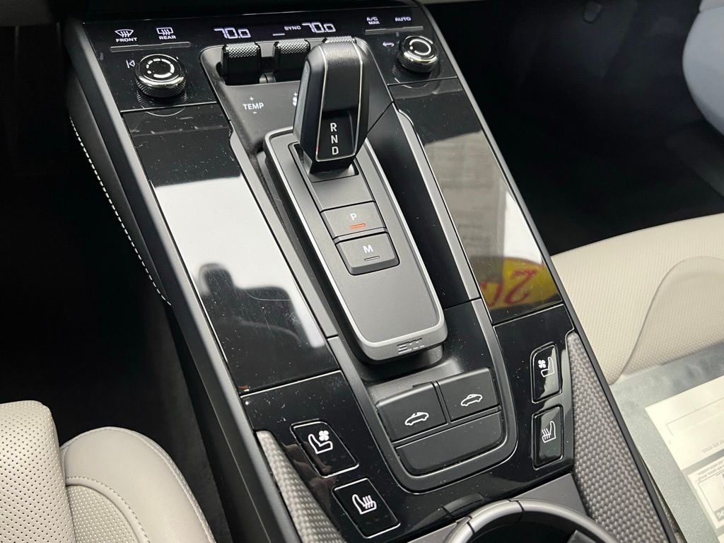 Thumbnail: 2023 Porsche 911 - 11