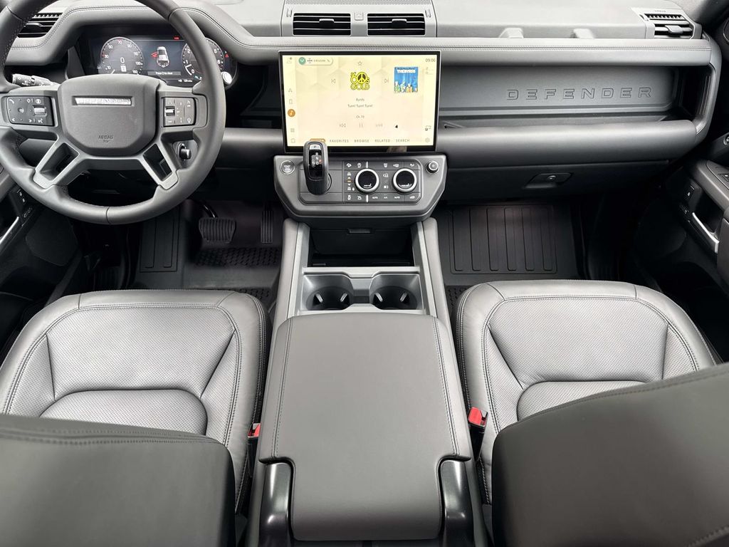 New 2026 Black Land Rover X-Dynamic SE image 17