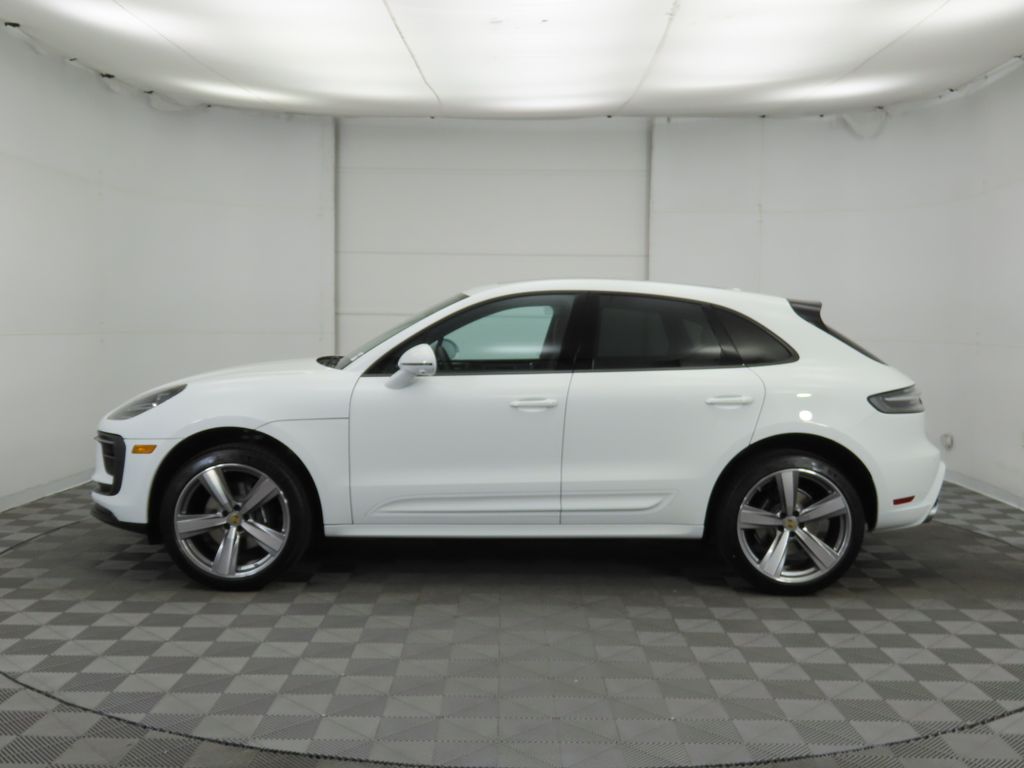 Thumbnail: 2024 Porsche Macan - 2