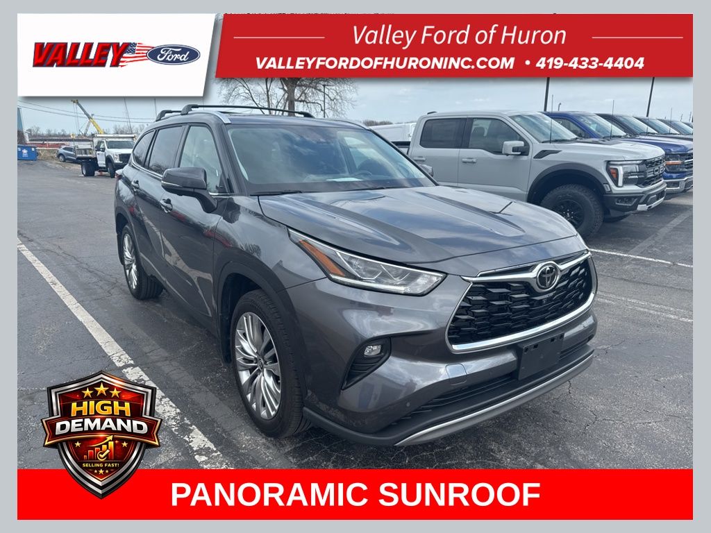 Magnetic Gray Metallic 2023 Toyota Highlander Platinum AWD SUV / Crossover All-Wheel Drive 8-Speed Automatic