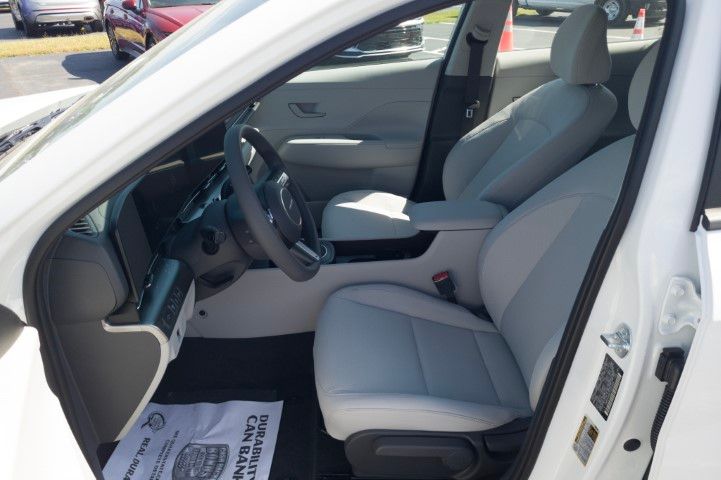 New 2027 White Hyundai SE image 13