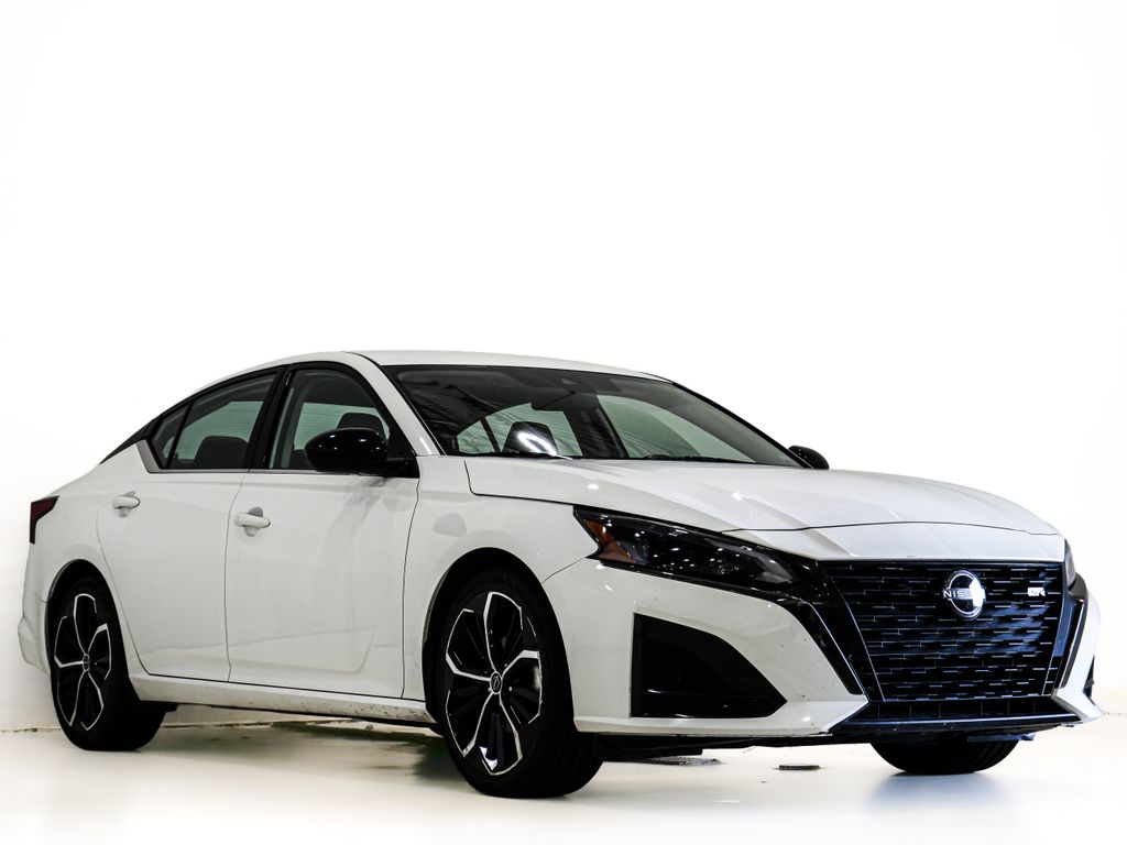 Glacier White 2024 Nissan Altima Sedan Front-Wheel Drive Continuously Variable Transmission