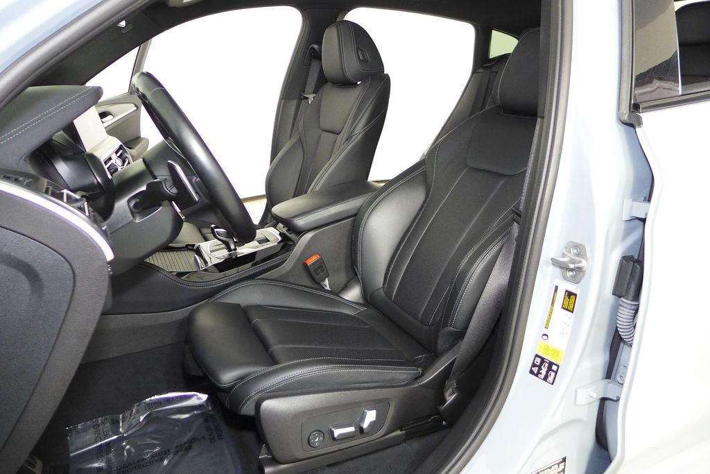 Thumbnail: 2023 BMW X4 - 29