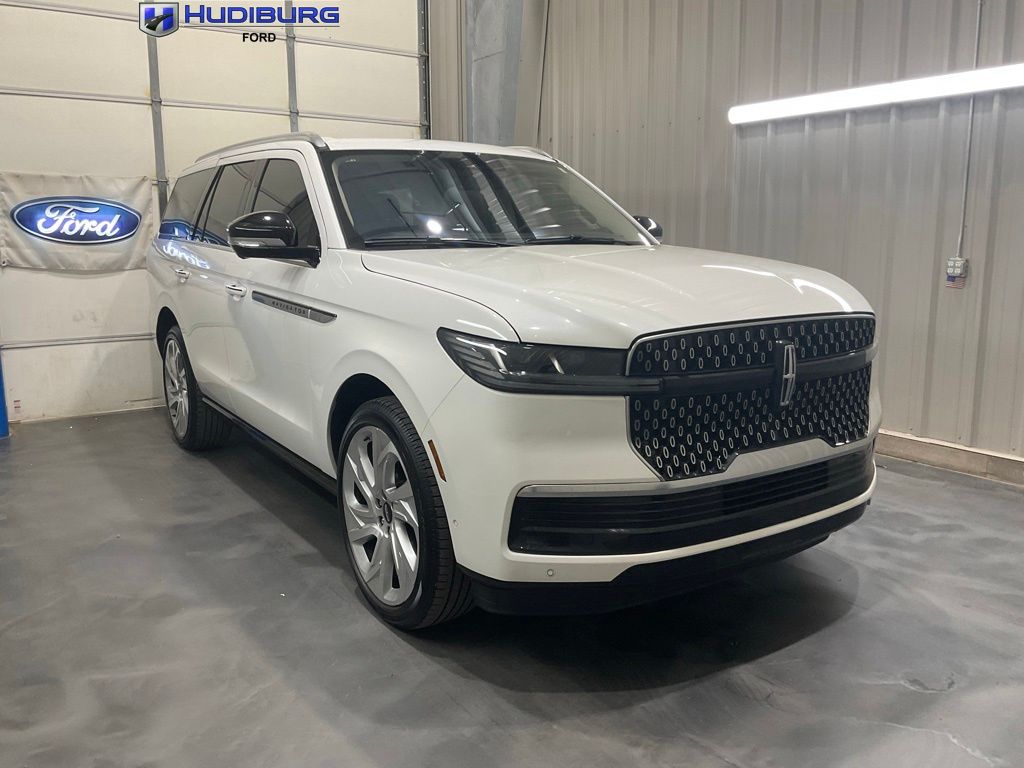 White Metallic 2025 Lincoln Navigator Reserve 4WD SUV / Crossover Four-Wheel Drive Automatic