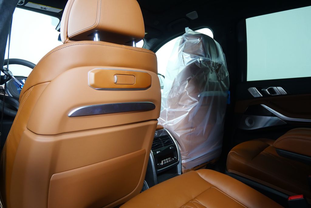 Thumbnail: 2026 BMW X7 - 20