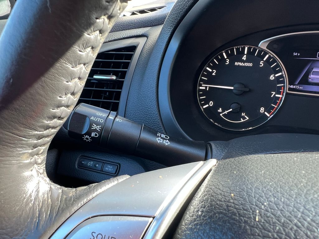 Thumbnail: 2017 Nissan Altima - 19