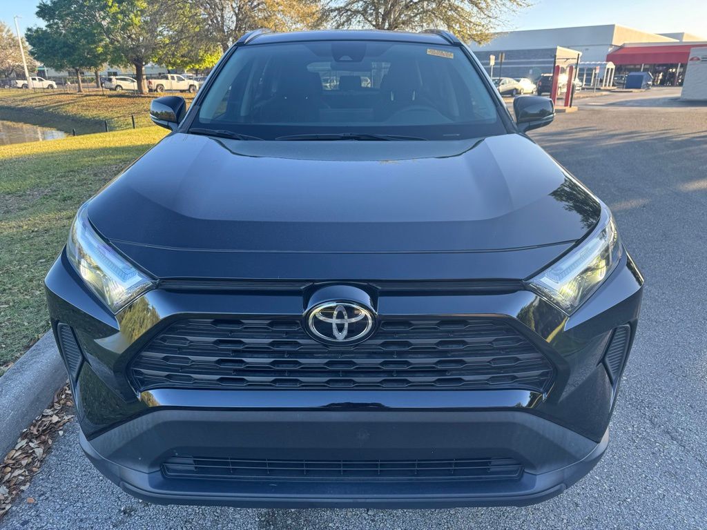 2022 Toyota RAV4 XLE 8