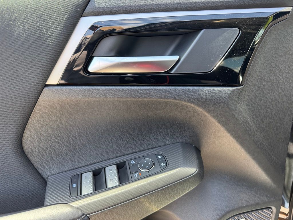 2025 Mitsubishi Outlander ES photo 26