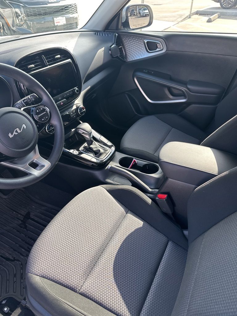2023 Kia Soul S White at Community Kia