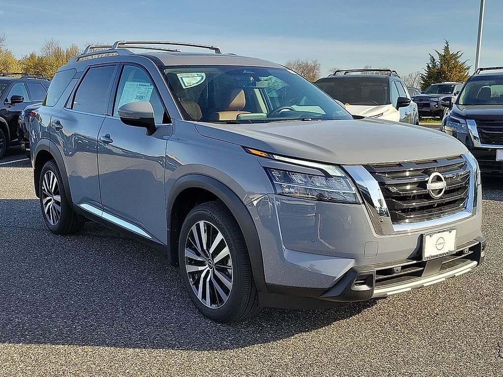 2025 Nissan Pathfinder Platinum 2