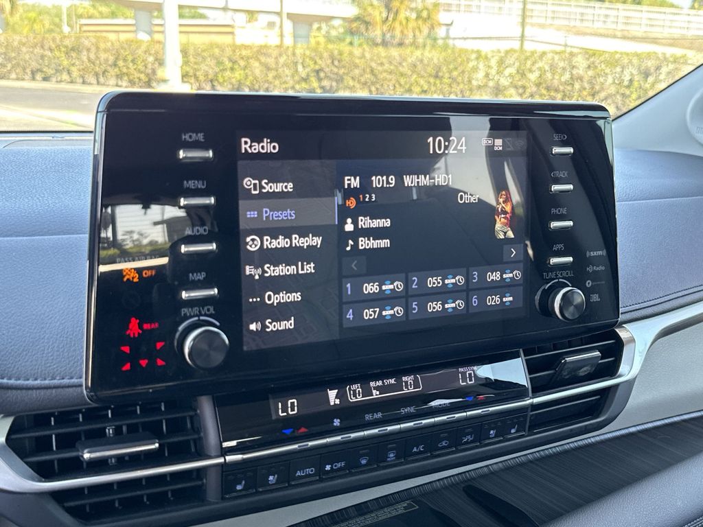 Thumbnail: 2021 Toyota Sienna - 23