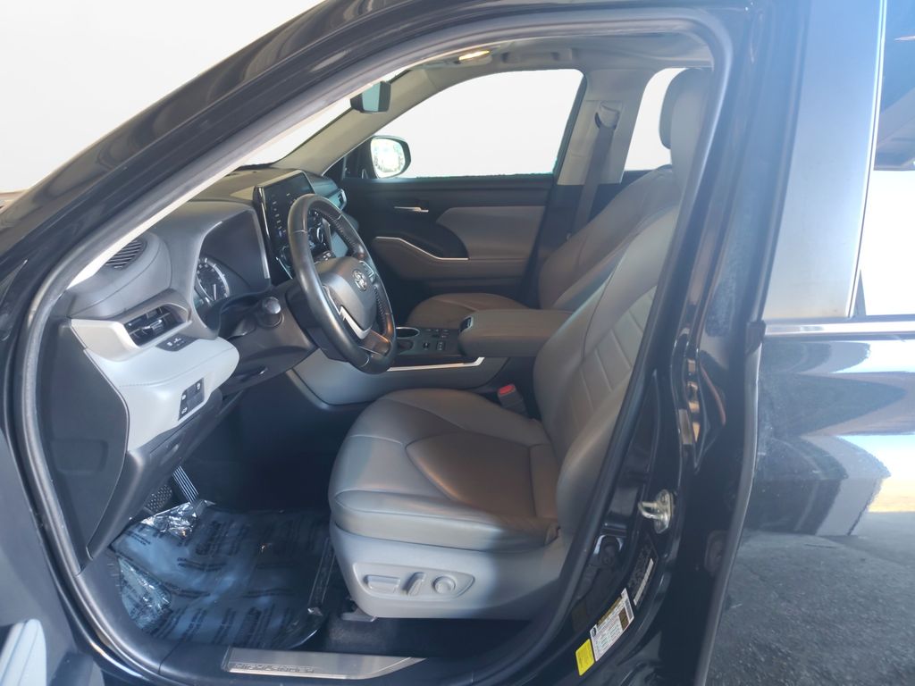 Used Car 2023 Toyota Highlander  Xle For Sale Under $35,000 In Austin, Texas