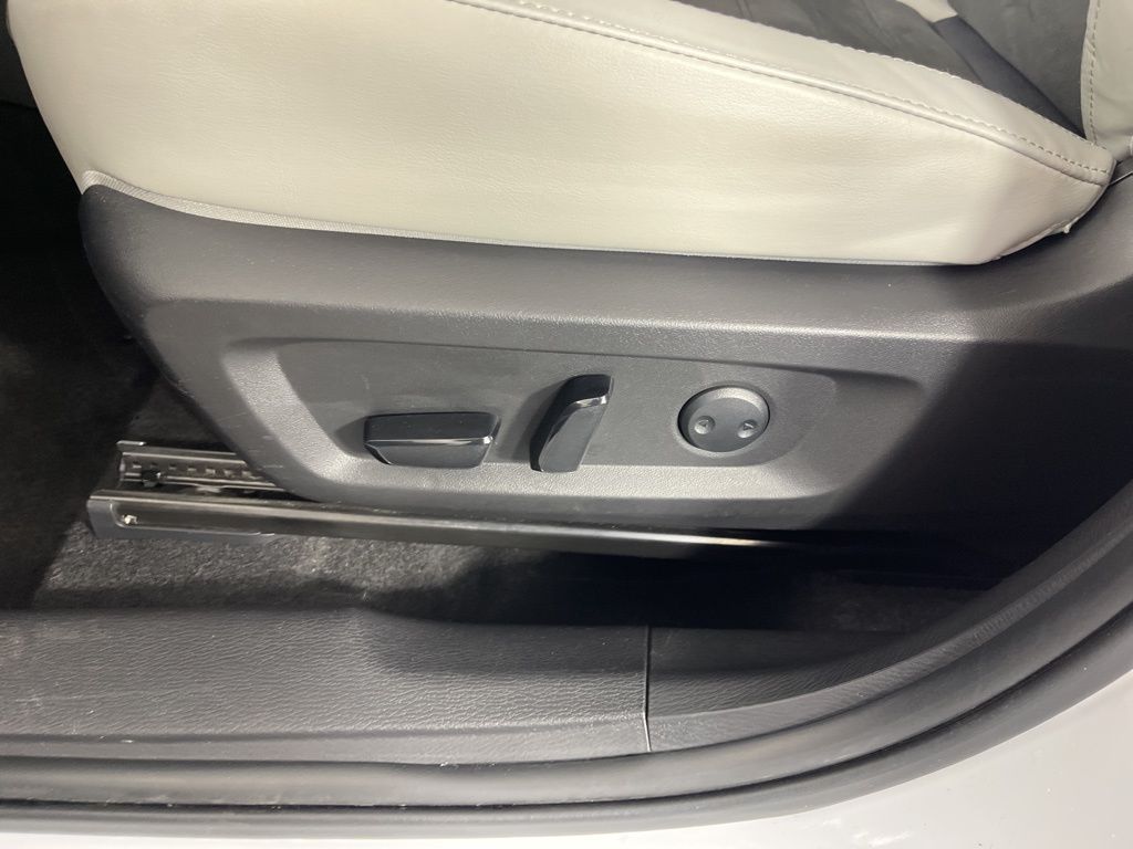 Thumbnail: 2025 Mitsubishi Outlander - 23