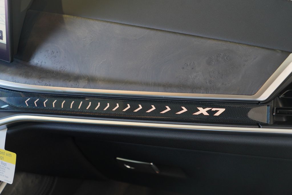 Thumbnail: 2027 BMW X7 - 15