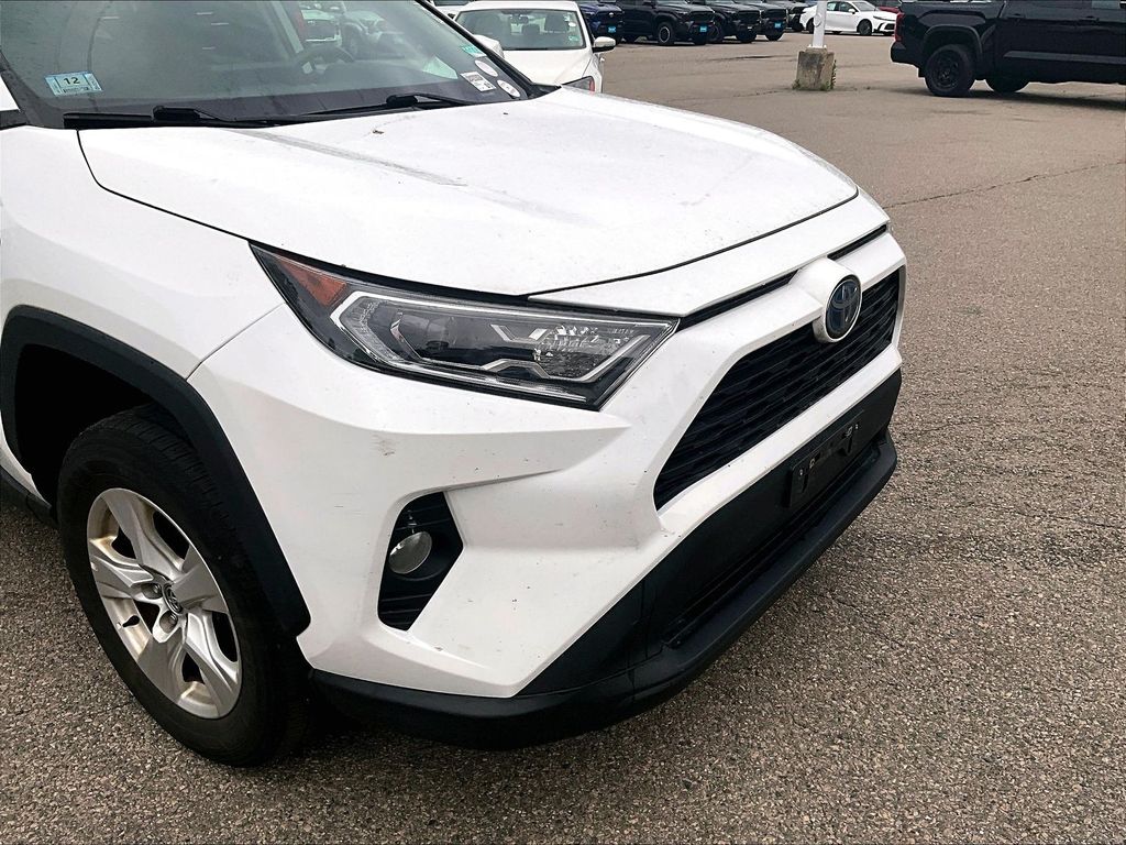 2021 Toyota RAV4 Hybrid — photo 8