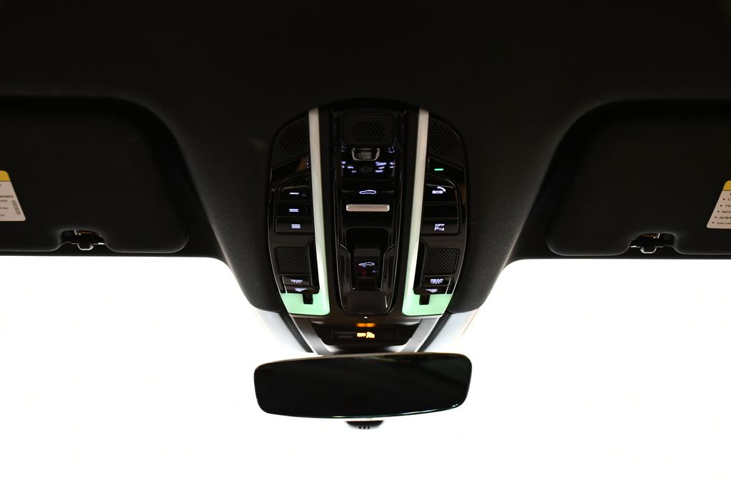 Thumbnail: 2022 Porsche Cayenne - 21