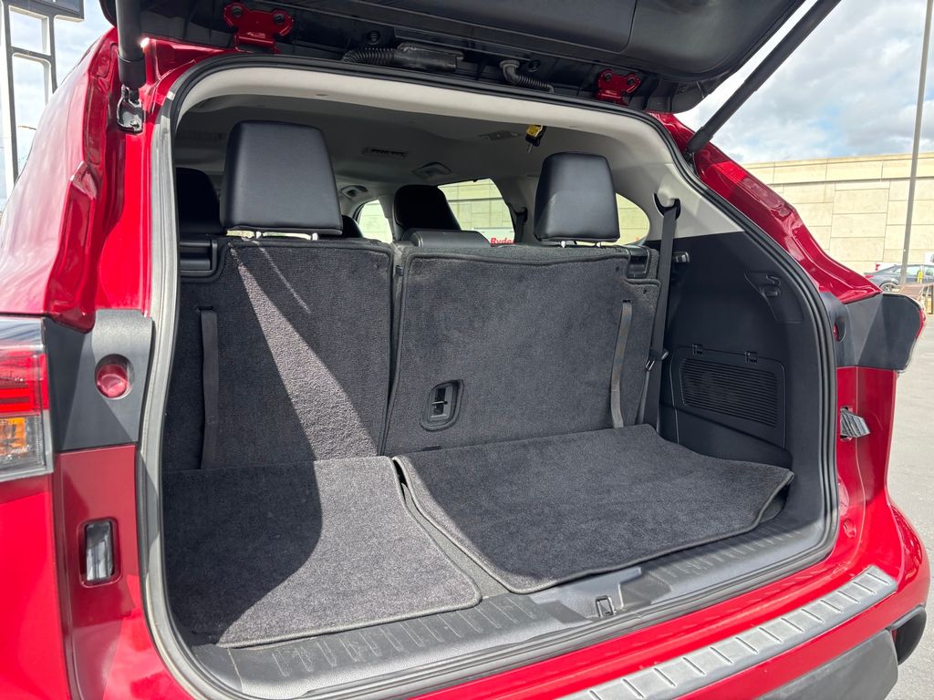 Used Car 2024 Toyota Highlander  Xle For Sale Under $50,000 In Austin, Texas