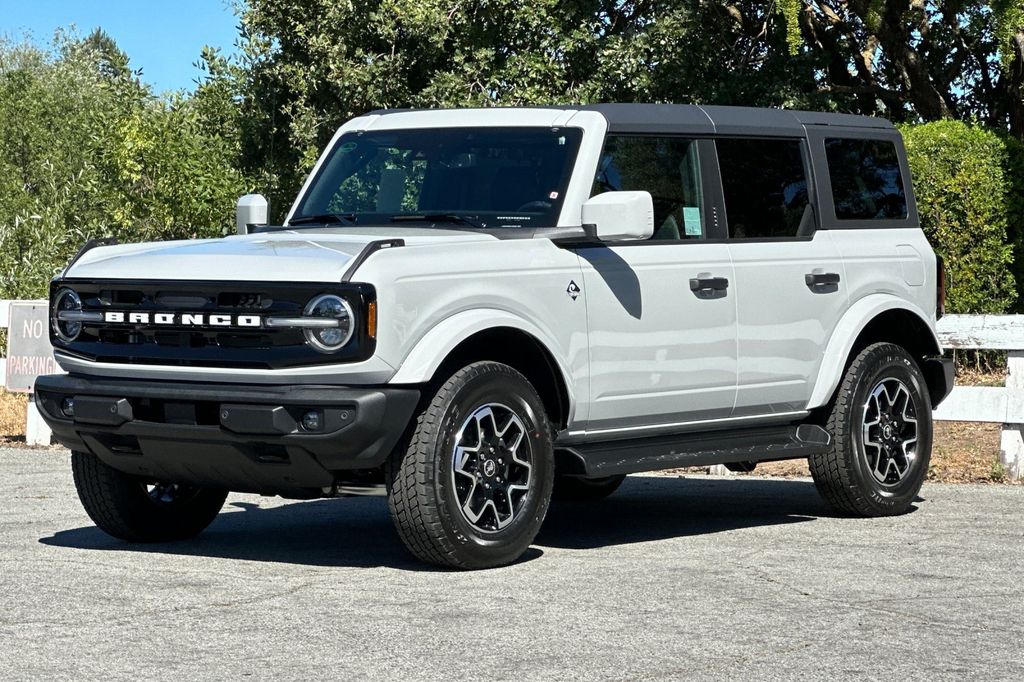 New 2026 White Ford Outer Banks image 8