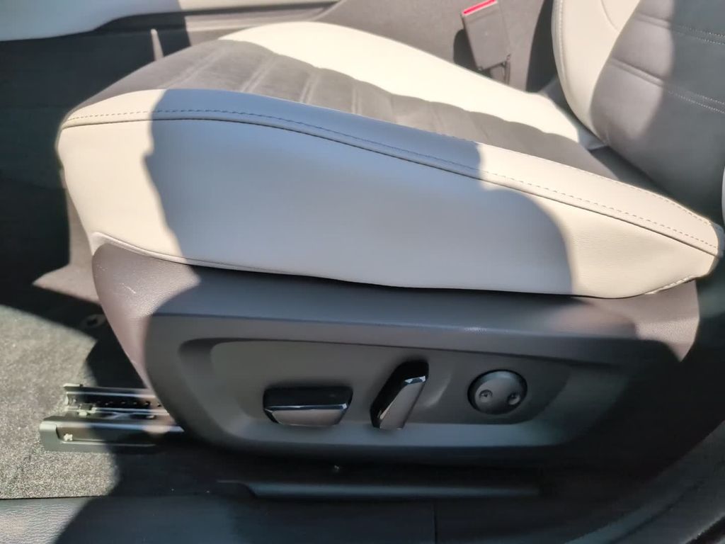 New 2026  Mitsubishi SE image 19