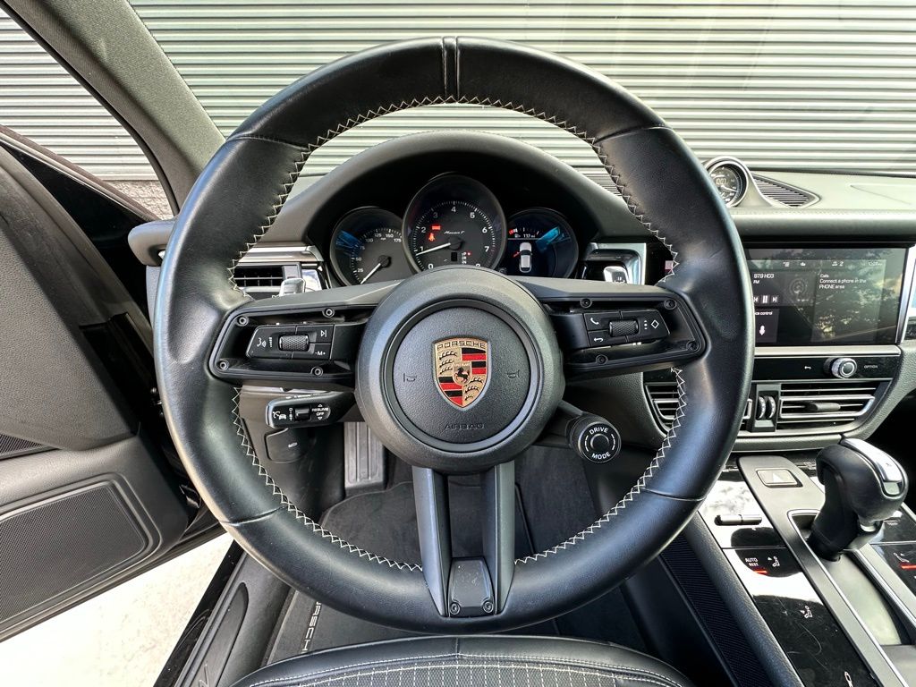 Thumbnail: 2023 Porsche Macan - 16