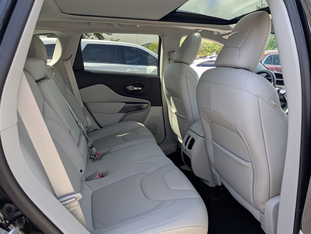 used 2019 Jeep Cherokee car, priced at $15,998