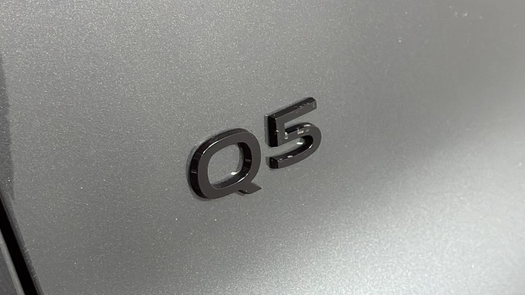Thumbnail: 2025 Audi Q5 - 9