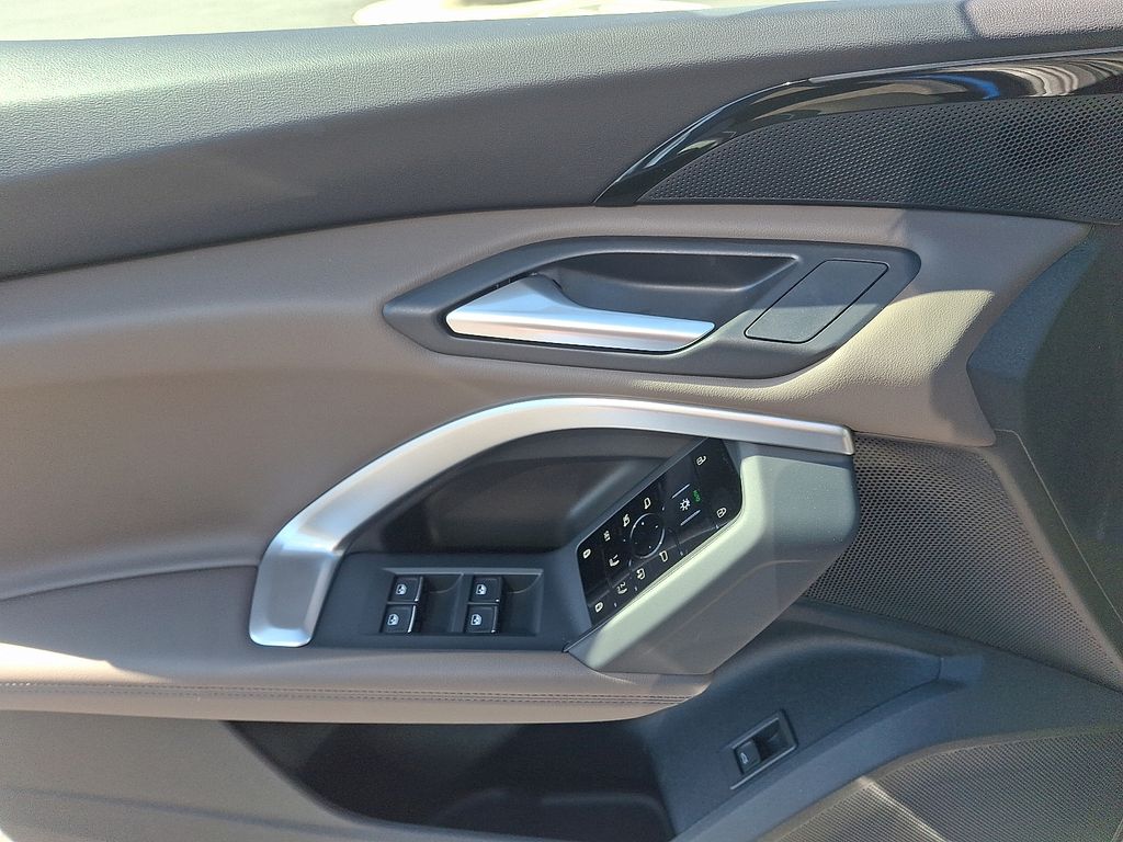 Thumbnail: 2025 Audi Q5 - 9