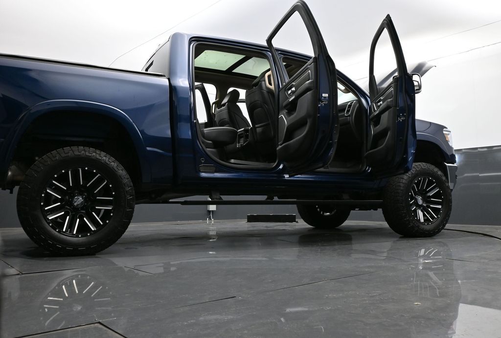 2019 Ram 1500 Laramie Crew Cab 4x4 5'7" Box