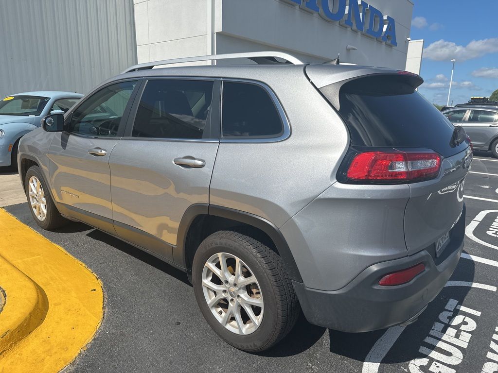 Thumbnail: 2016 Jeep Cherokee - 6