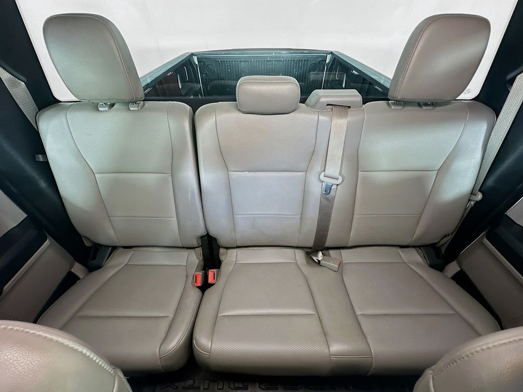 Used 2019 White Ford XL image 13