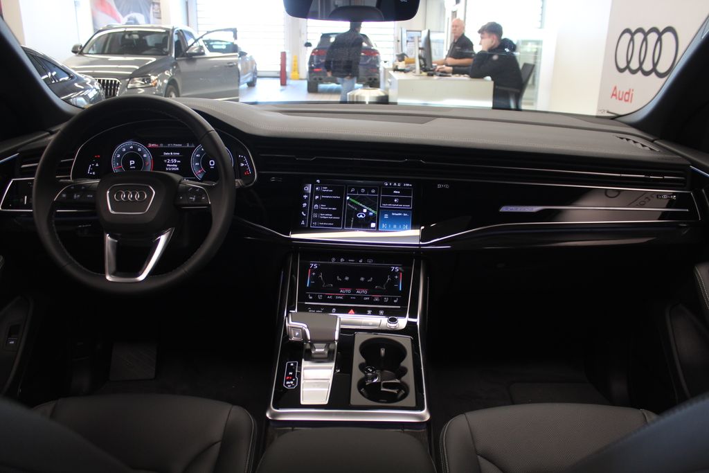 Thumbnail: 2026 Audi Q8 - 10