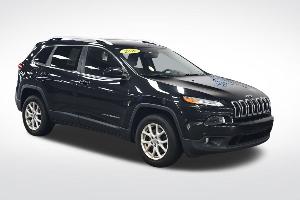 Thumbnail: 2016 Jeep Cherokee - 7