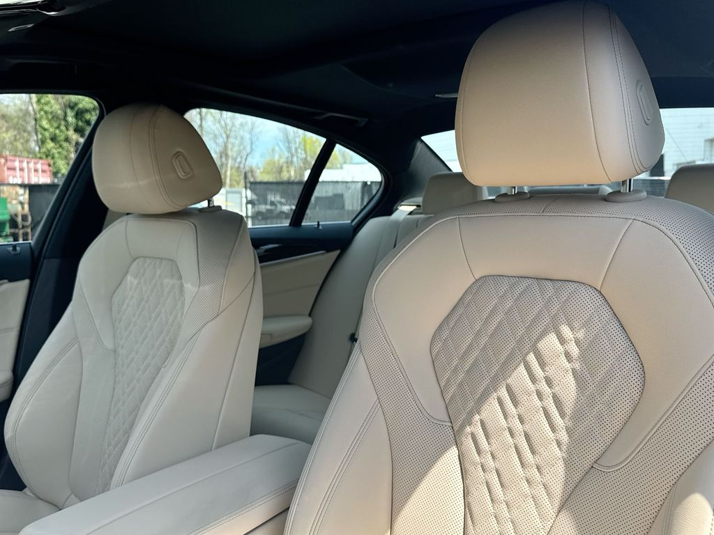2022 BMW 5 Series 540i xDrive 11