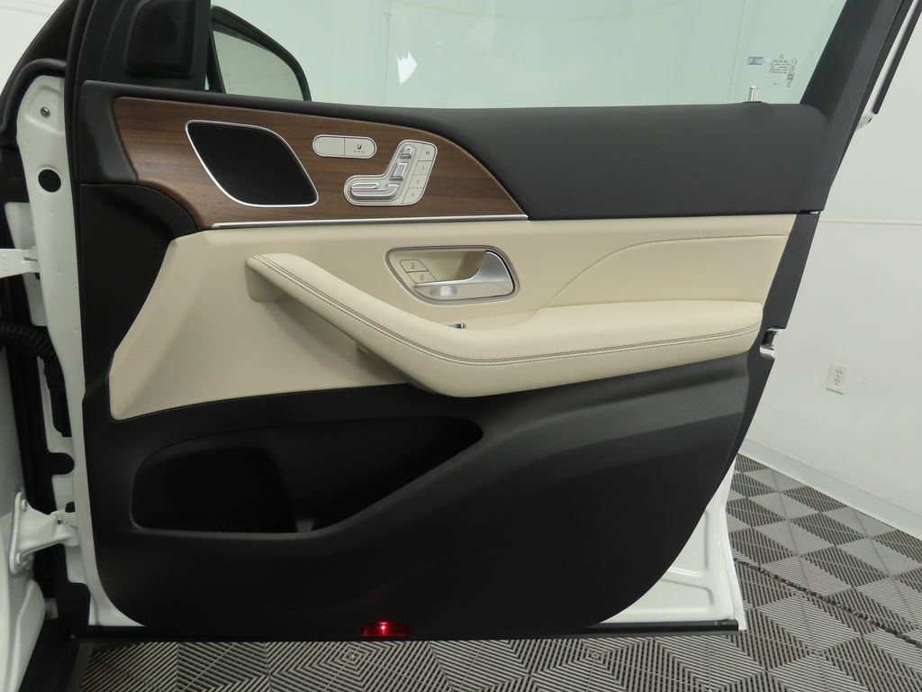 Thumbnail: 2025 Mercedes-Benz GLE - 27