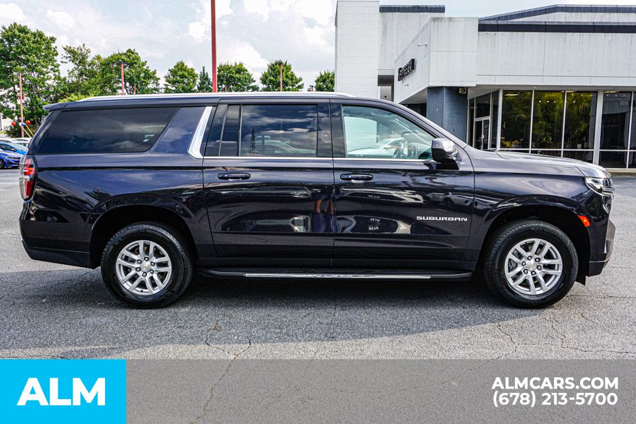 2024 Chevrolet Suburban LT photo 8