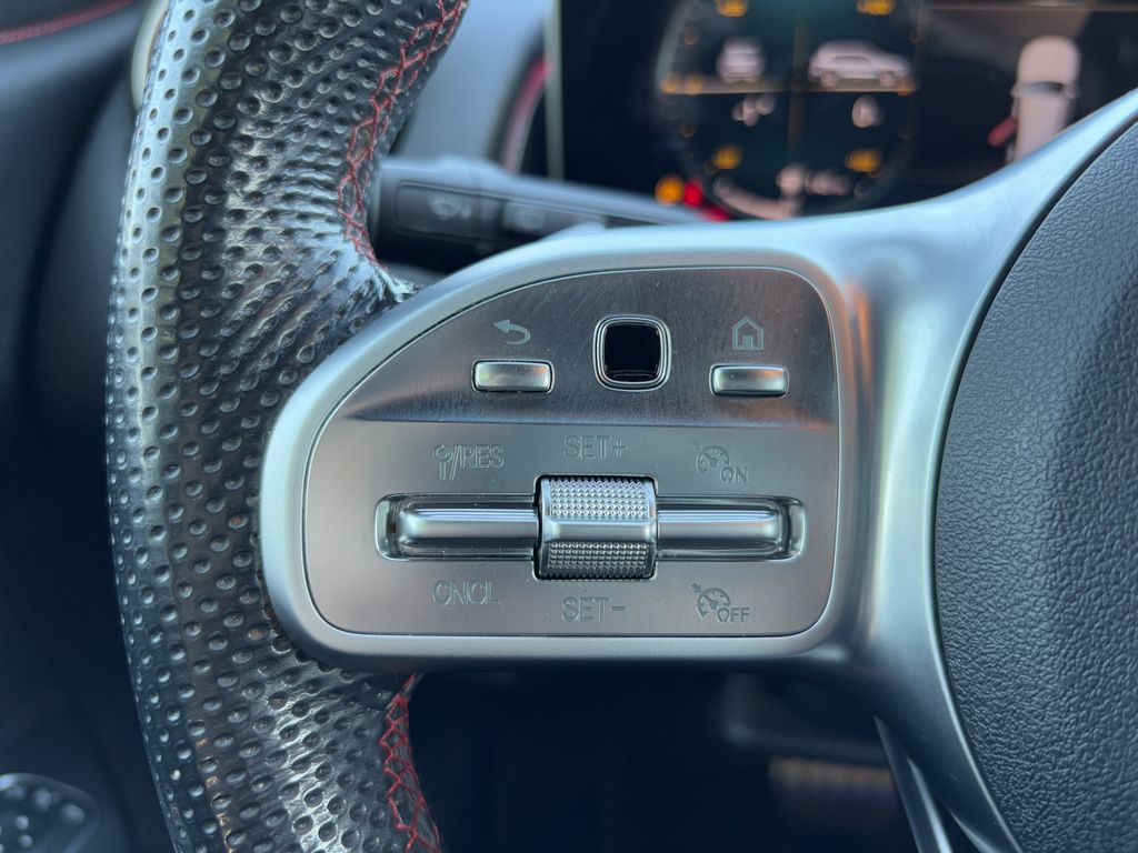 Thumbnail: 2020 Mercedes-Benz GLB - 12