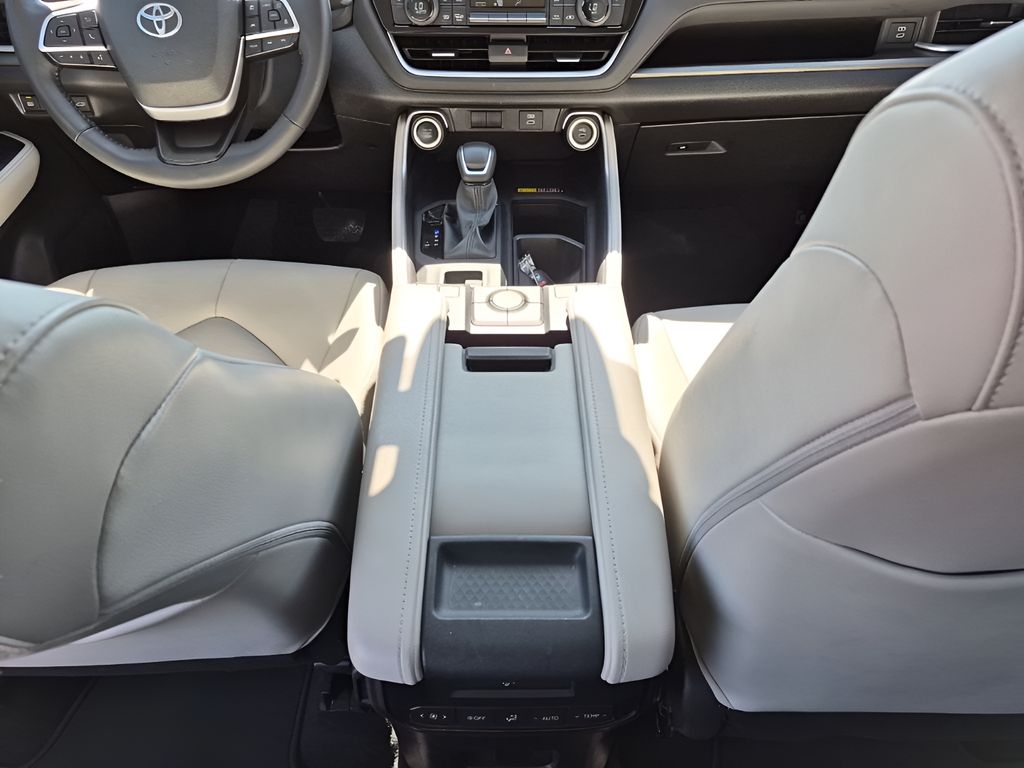 Used Car 2024 Toyota Grand Highlander  Xle For Sale Under $50,000 In Austin, Texas