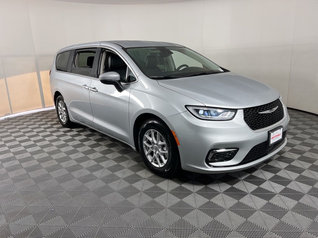 2023 Chrysler Pacifica Touring L 9