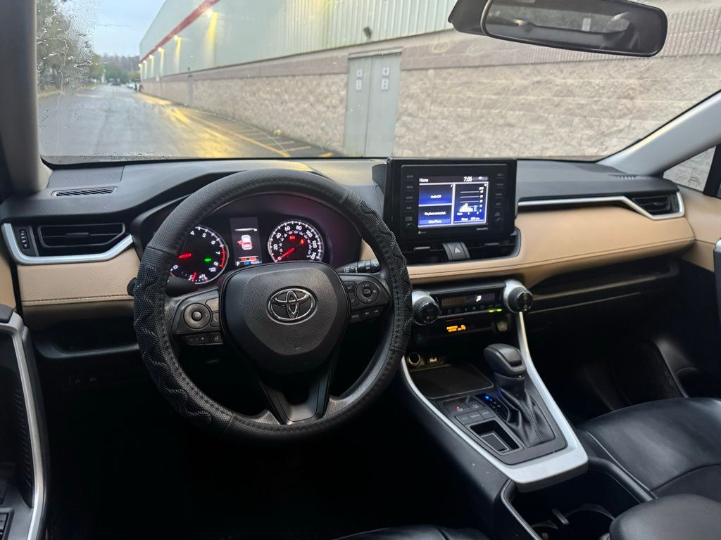 2022 Toyota RAV4 XLE 12