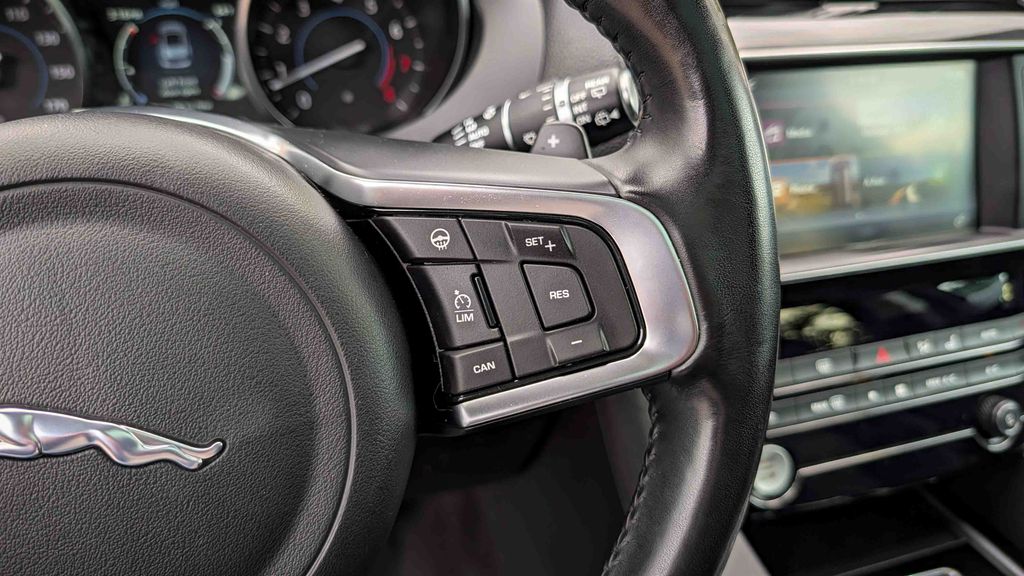 Used 2018 Jaguar F-PACE 30t Prestige 4D Sport Utility