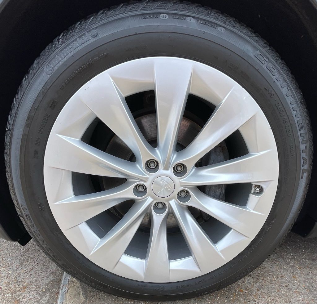 2018 Tesla Model X 75D Silver at Autostrade