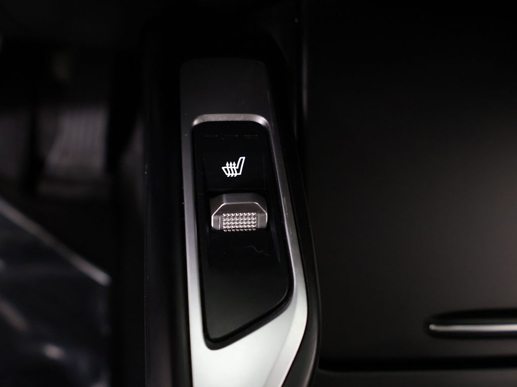 Used 2022 White Kia EX image 56