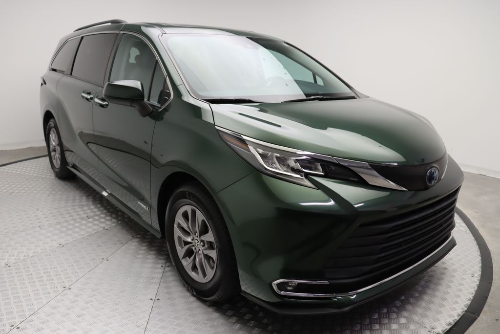 Thumbnail: 2021 Toyota Sienna - 6