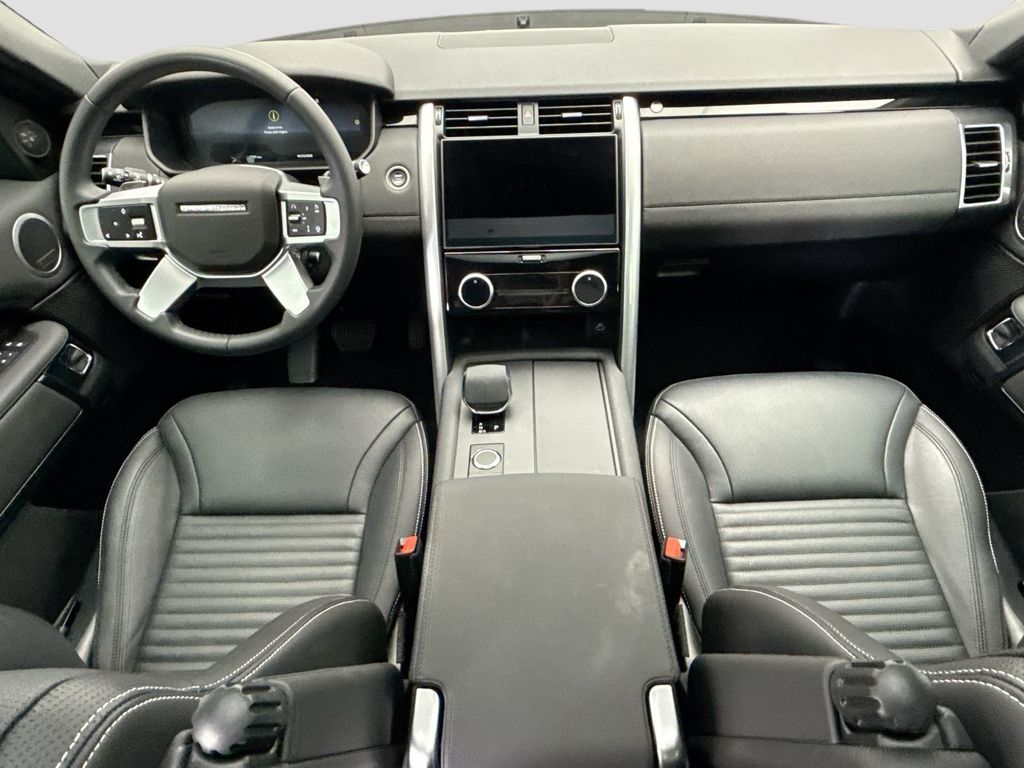 Thumbnail: 2025 Land Rover Discovery - 13