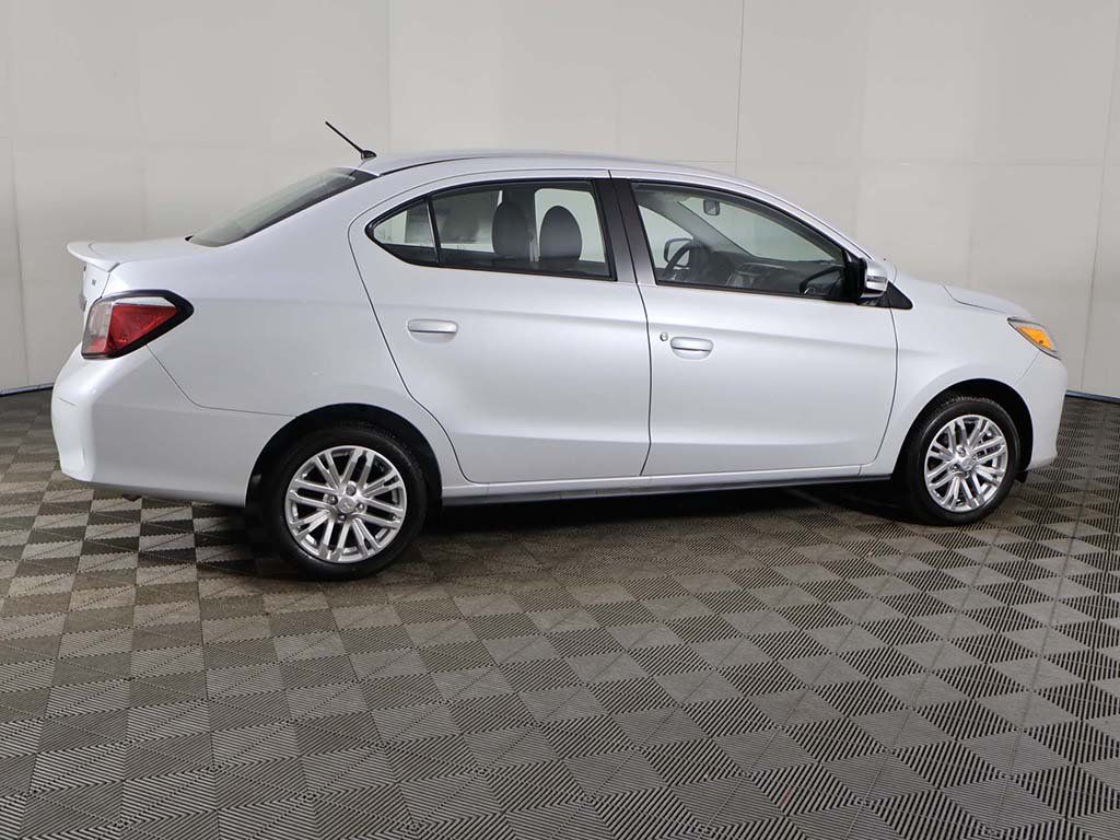 Used 2024 White Mitsubishi SE image 16